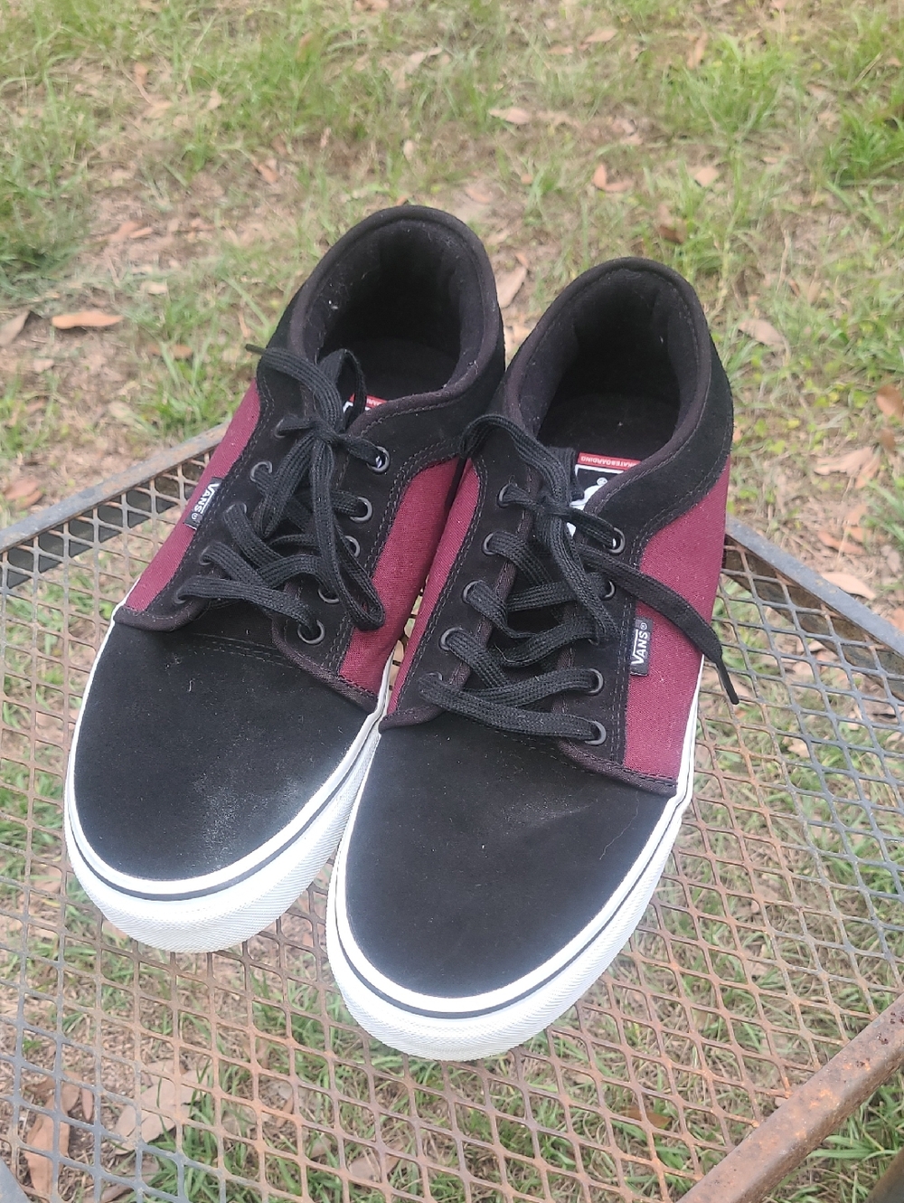 Vans Men's Black and Burgundy Low-Top Skate Sneakers